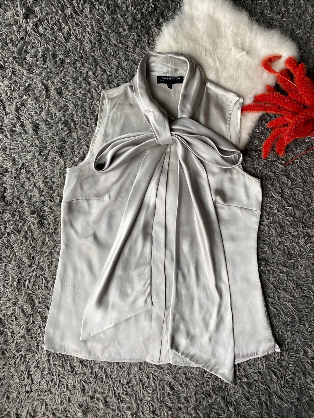 JONES NEW YORK Silver Silk Sleeveless Tie-Neck Bow Blouse